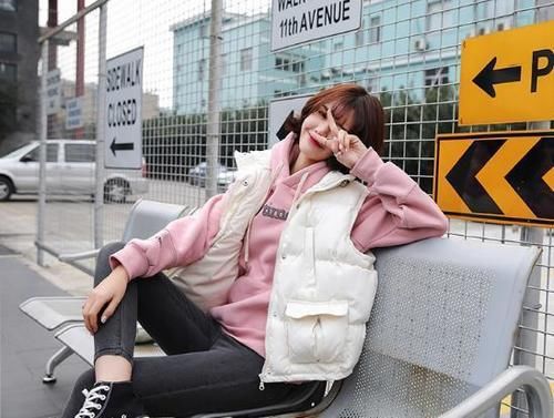 毛衣 没必要穿毛衣！下面卫衣“花式”穿法，青春时髦又减龄