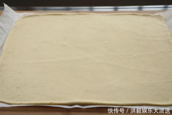 面粉别蒸馒头了,试试如此做,比面包好吃,出锅女儿一口气吃3块