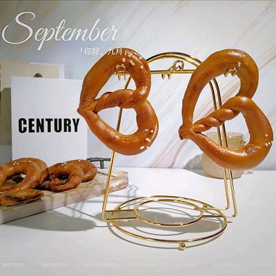 高颜值爱心碱水面包