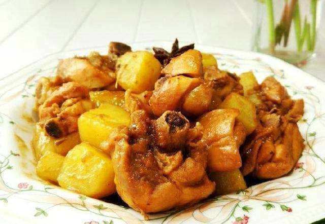 土豆焖鸡|很多人忽视的“地下苹果”,维生素是苹果的几十倍,抗老预防便秘