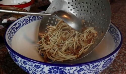 大厨教你青花椒水煮鱼经典做法 重麻重辣 比水煮肉片更好吃 快资讯