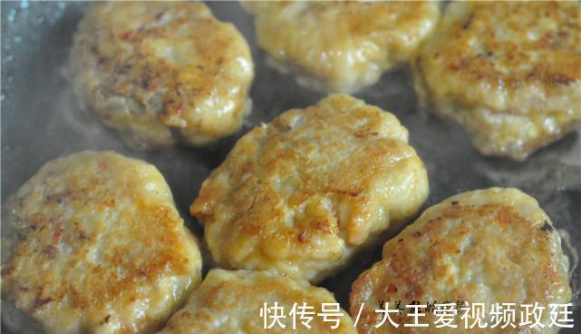 豆腐|三伏天,多给孩子做豆腐饼,薄皮脆嫩,香软好消化,比肉饼更香!