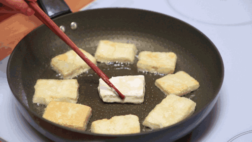 不粘锅|煎豆腐,直接下锅就错了!多做2步,外焦里嫩,不粘锅不掉皮,香
