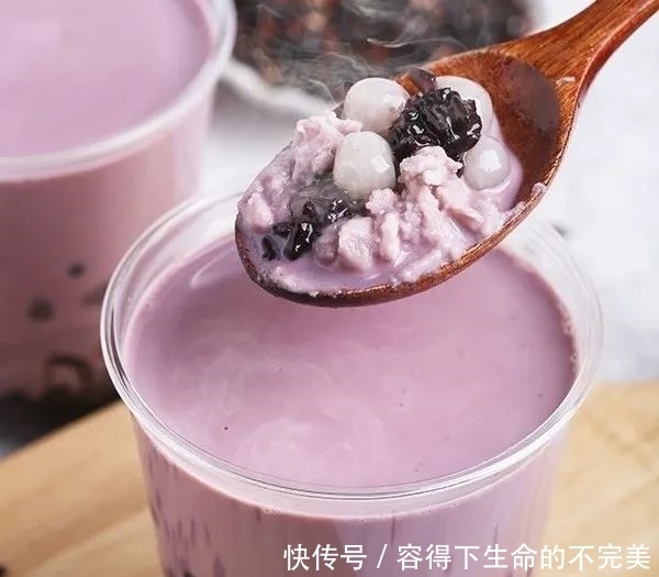 李雪琴:喝奶茶像吃大米饭?可年轻人就好这口“八宝粥”!