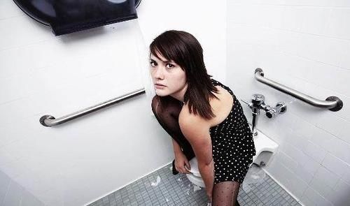 便秘|你知道大便头干硬，后边软粘是什么原因吗？这属于便秘的一种吗？