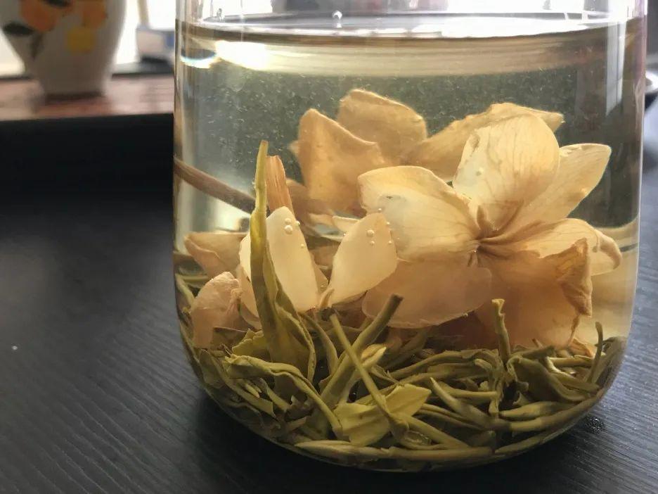 香飘飘的花,吃一口满嘴花香,再不吃就没了