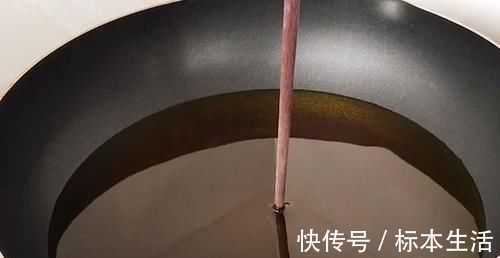 油饼|早餐不要出去买了，面粉里加1个鸡蛋，筷子一搅，2分钟就能吃