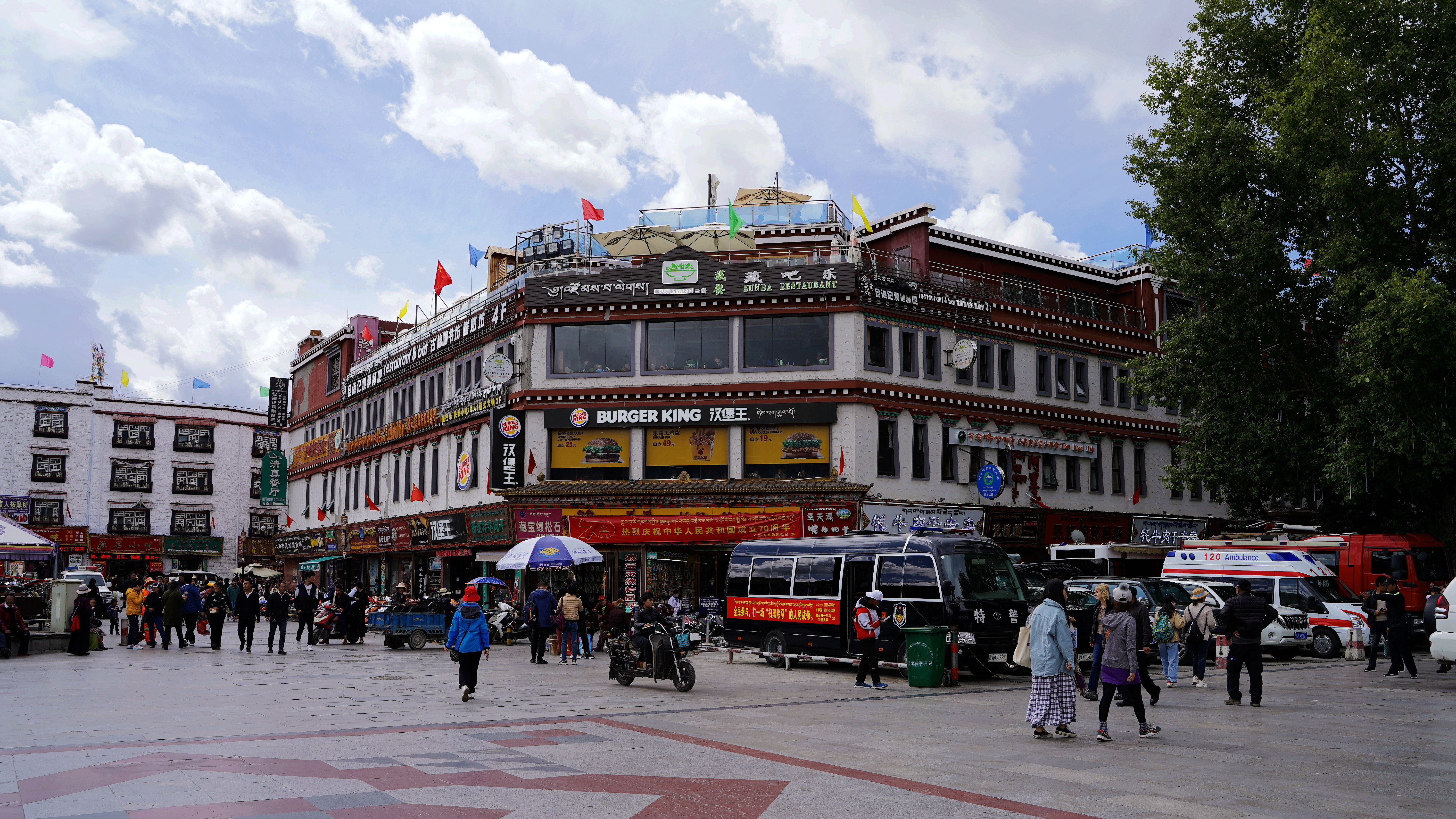 大昭寺|【80天单人单车环藏之旅】观览佛教圣地大昭寺，八廓街猎摄盛装美女