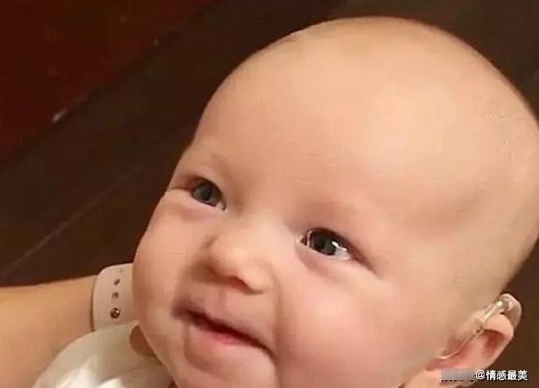 助听器|新生宝宝先天失聪,戴上助听器宝妈喊他,宝宝的表情家人泪目