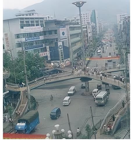 火车站|湖南湘西老照片：城区天桥，吉首民族师范，湘西民族中学