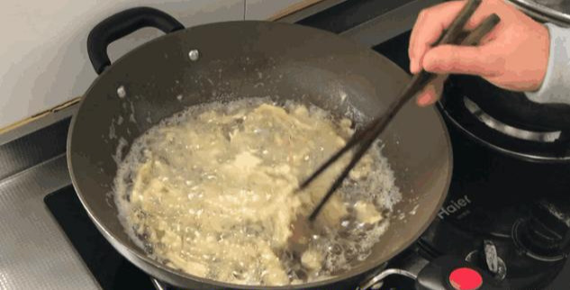 炸蘑菇,需不需要焯水?很多人错了,这样简单一做,比肉还香