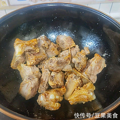 红烧排骨|家常红烧排骨这么好吃，大饭店的经常这么做，