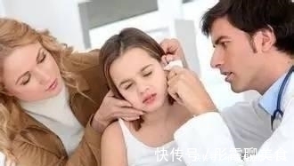 医院|孩子生下来就没掏过耳朵，又长又宽的耳屎堵住耳道，家长需警惕