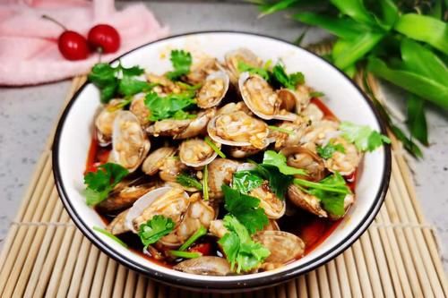 食用盐|夏天吃花甲，教你1个新吃法，不炖不炒，简单易学，家人都说好吃