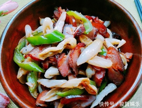  炒腊肉时，有人焯水有人蒸厨师学会正确方法，腊肉嫩滑不硬