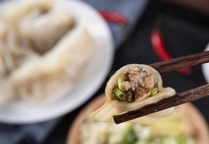 调肉馅,调料不懂别乱放!教你万能调法,肉馅咸香入味,鲜嫩多汁