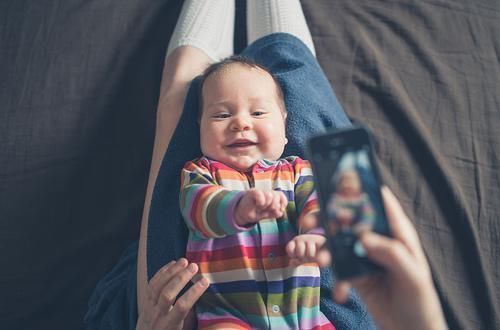 拨浪鼓|两个月宝宝就能交流?连医生都被萌化了,别忽略娃的感知能力