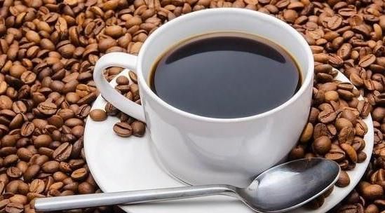 胃部有疾长寿难，生活中尽量少吃6类食物，尤其前2个，养胃保健康