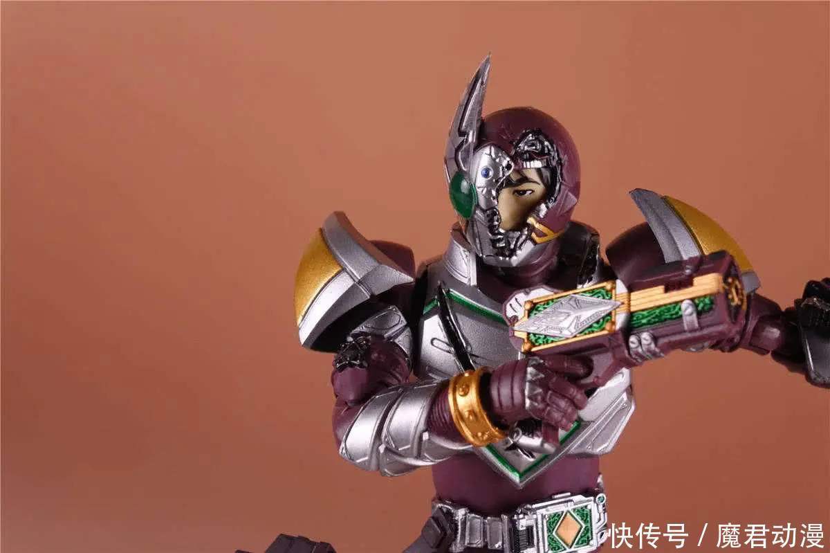 相川|假面骑士Blade：天选之人橘前辈为何没有君王形态？原因很沮丧