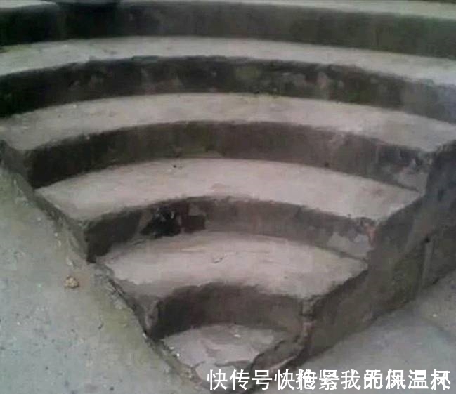 |搞笑图片幽默段子笑话：哪里的地标性建筑呢，好大的一颗白菜啊