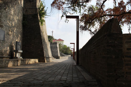  南宁|南宁城墙经历1700年左右洗礼，如今唯有这一段还屹立不倒