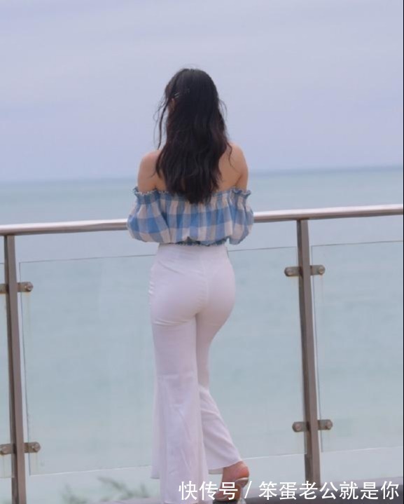 喇叭裤 出游穿个性喇叭裤,搭配减龄格子衫更好看,大方洋气又雅致