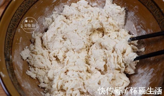 面团|想吃这饼不用买了，教你在家做，一卷一拧，外酥里软，比吃肉都香
