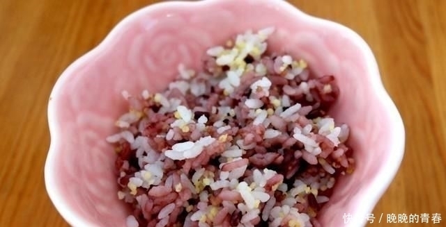 老公|老公孩子去爬山,打车也要回家吃午饭,说妈妈做的饭菜有家的味道