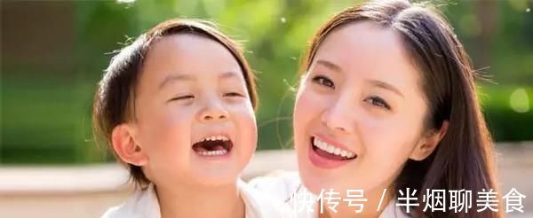 放学|妈妈去接孩子放学,一举动伤了孩子自尊,孩子我宁可你没来