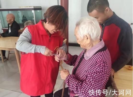 “做年轻的大人陪伴年长的孩子”河南志愿者多种方式献礼重阳节|“志”敬老人| 志愿者