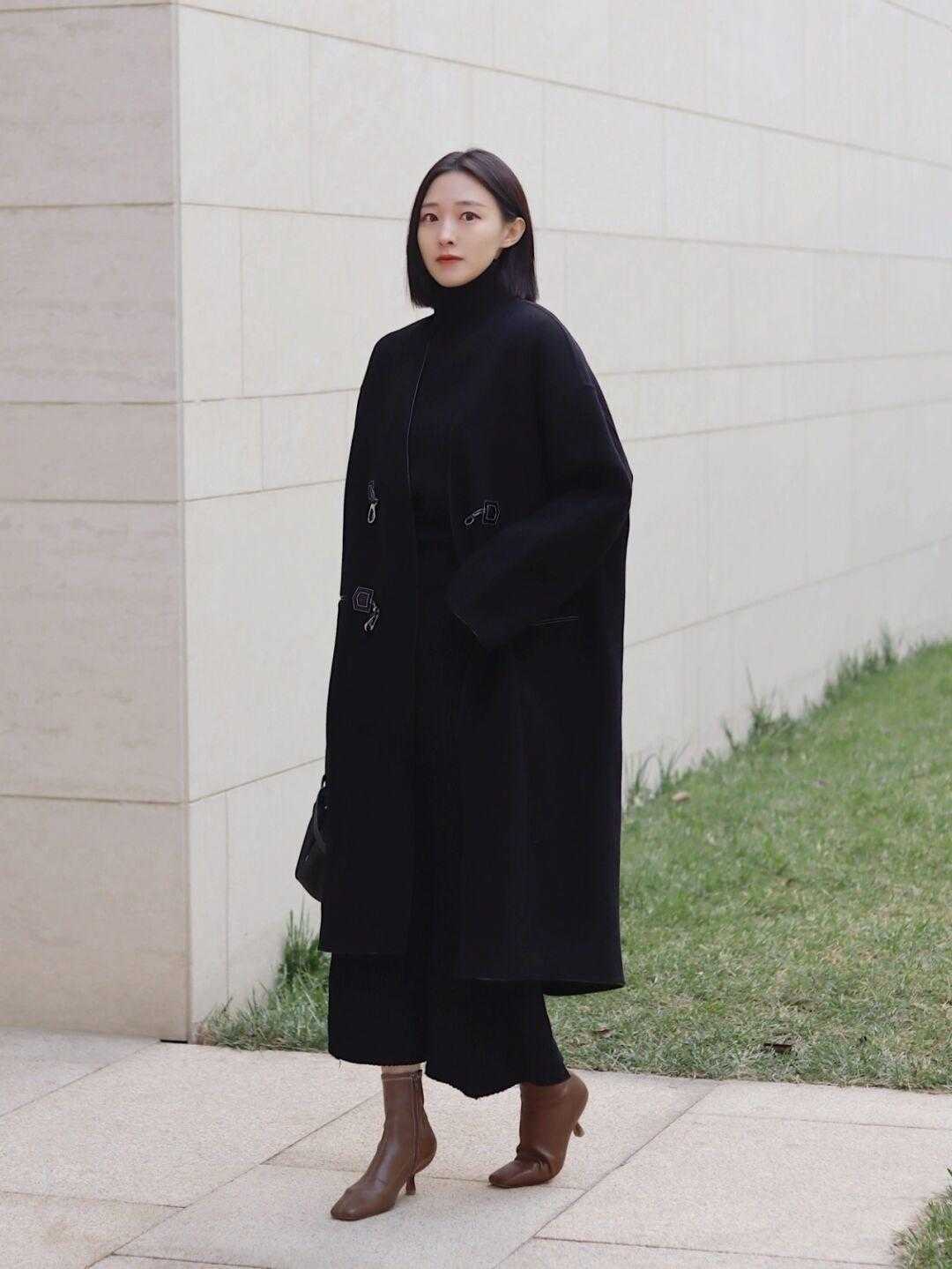 卫衣|黑色半身裙的万能搭配公式全在这,喜欢简约风格的,来这里集合了