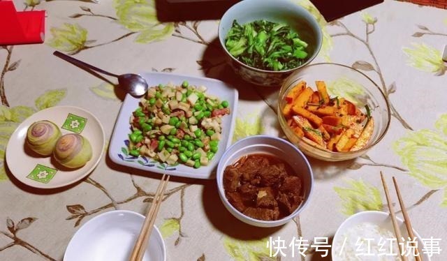 中秋来点不一样的,五彩月饼颜值高,酥软不腻味道好!