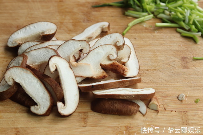 鸡蛋|鸡蛋和它是绝配，隔三差五吃一次，孩子更聪明，女人常吃气色好