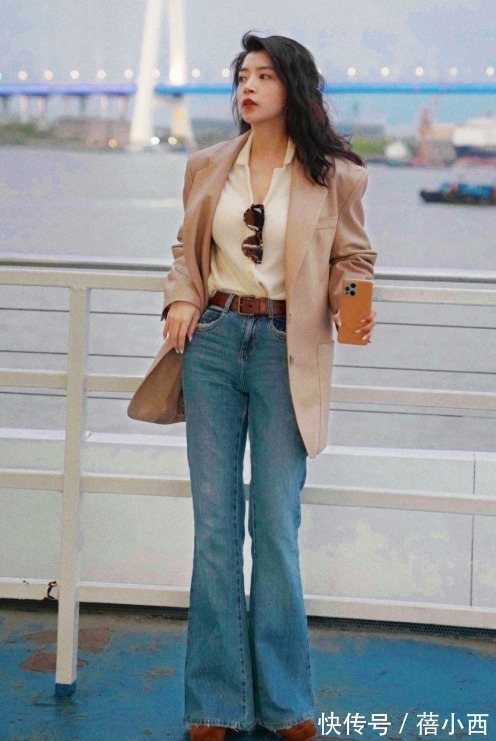 风衣 秋季还是穿“牛仔裤”最时髦,这样搭配毛衣、风衣、大衣,真高级