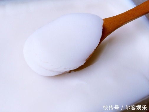 熬猪油,别只加水!多加4种料,记住3点,猪油雪白香浓,1年不坏