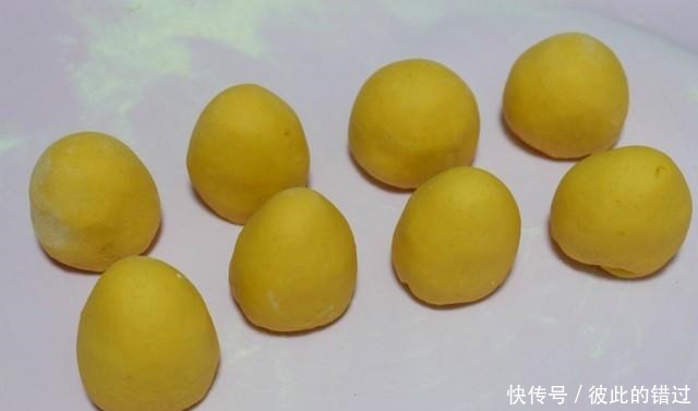 南瓜馒头这样蒸,又香又软抢着吃,时间短口感好,全家都喜欢