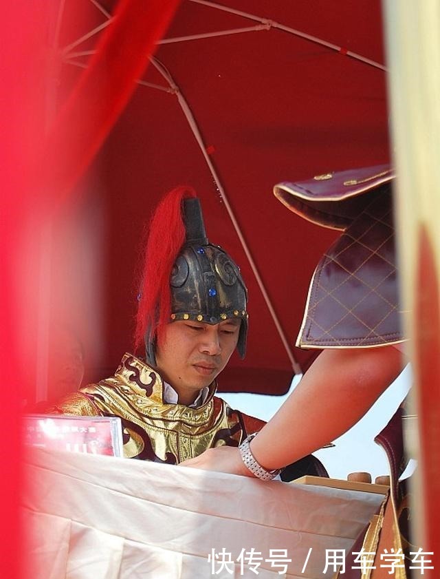 鲜橙《阿麦从军》大女主小说,脱胎换骨另类版花木兰——书评