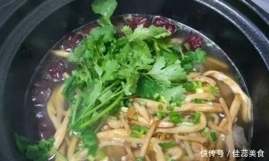 失眠最怕這道湯,隔2天喝1碗,一覺睡到自然醒,想睡不著都難