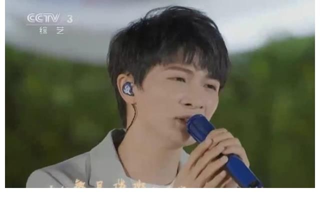 周深|央视综艺《请你来听我的演唱会》，周深动情献唱，国庆档收获好评