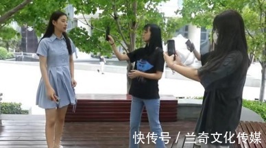 |大二女生“拍段子”月入70万，原以为祝福满满，评论区却变了味