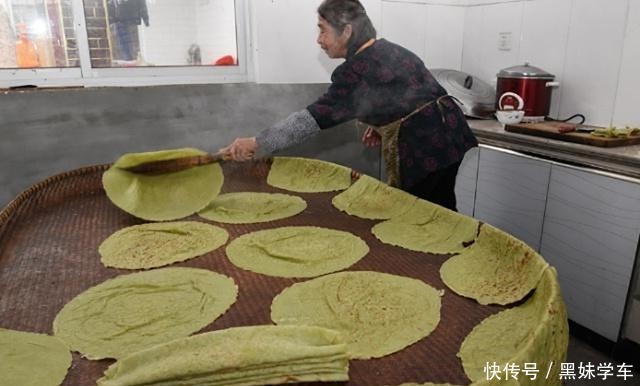  老奶奶卖“祖传”小吃，4元1张供不应求，合肥人3天不吃想得慌