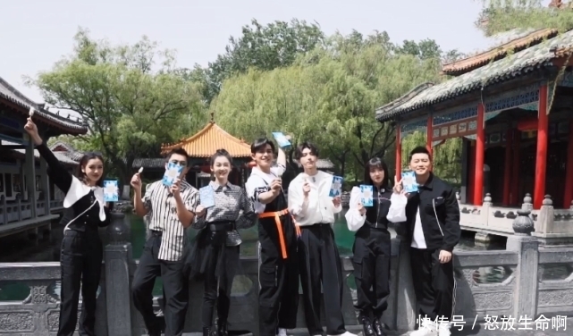 姚译添|宋雨琦刚回归《奔跑吧》时,谁注意她对姚导说了啥?我没听错吧