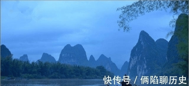 苏轼&一渔父引苏轼写四首词,每首只有两句却都能独立成篇,合起来更妙