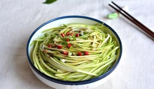 白菜|精选美食凉拌西葫,什锦凉拌蕨根粉,蛋卷白菜肉末汤,酸豆角炒鸡胗