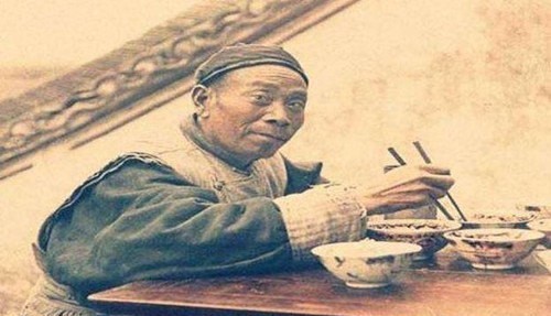 性命|父子冒着丢掉性命的风险,从国外带回一件宝物,救活了无数中国人