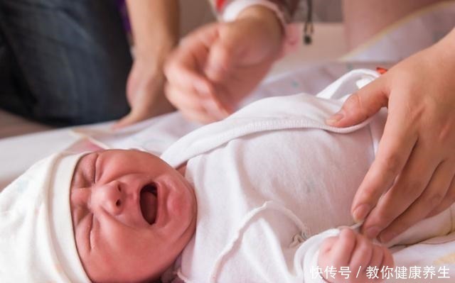 小宝宝|宝宝总是半夜醒来哭闹妈妈别烦恼了,恰恰说明他健康又聪明!