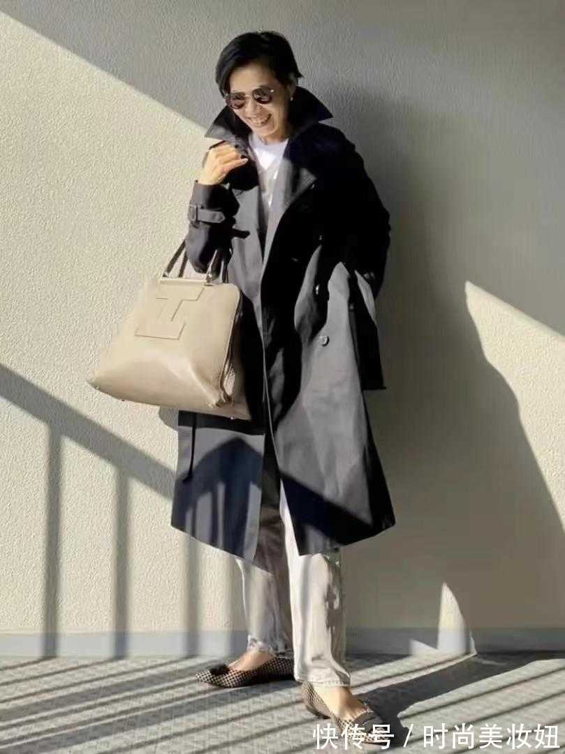 通身|这位奶奶个子虽小但会穿,60岁穿出30岁的模样,气质又洋气