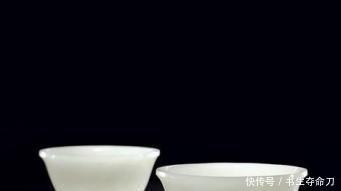 老人|老人拿出一只玉碗说从溥仪那买的，专家看到碗底4字被镇住了！