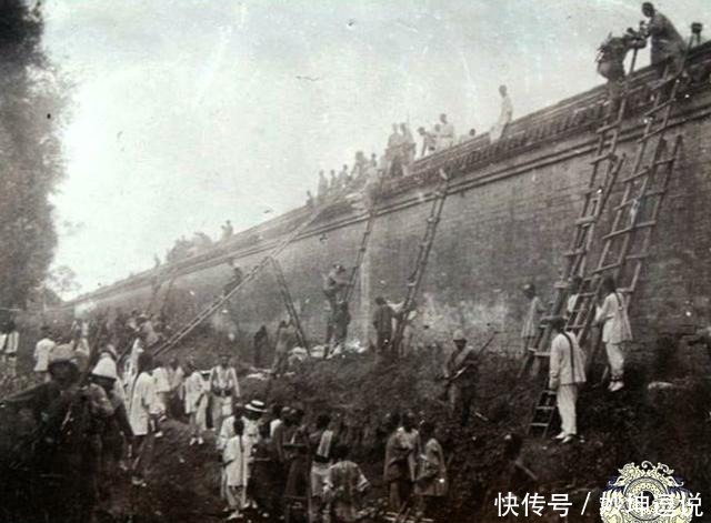 鸦片|老照片中的清末社会：富家子弟提笼架鸟抽鸦片，尽显亡国气象