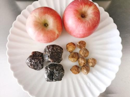 天冷了，苹果和它是绝配，简单煮一煮，滋补又养胃，不懂吃可惜了